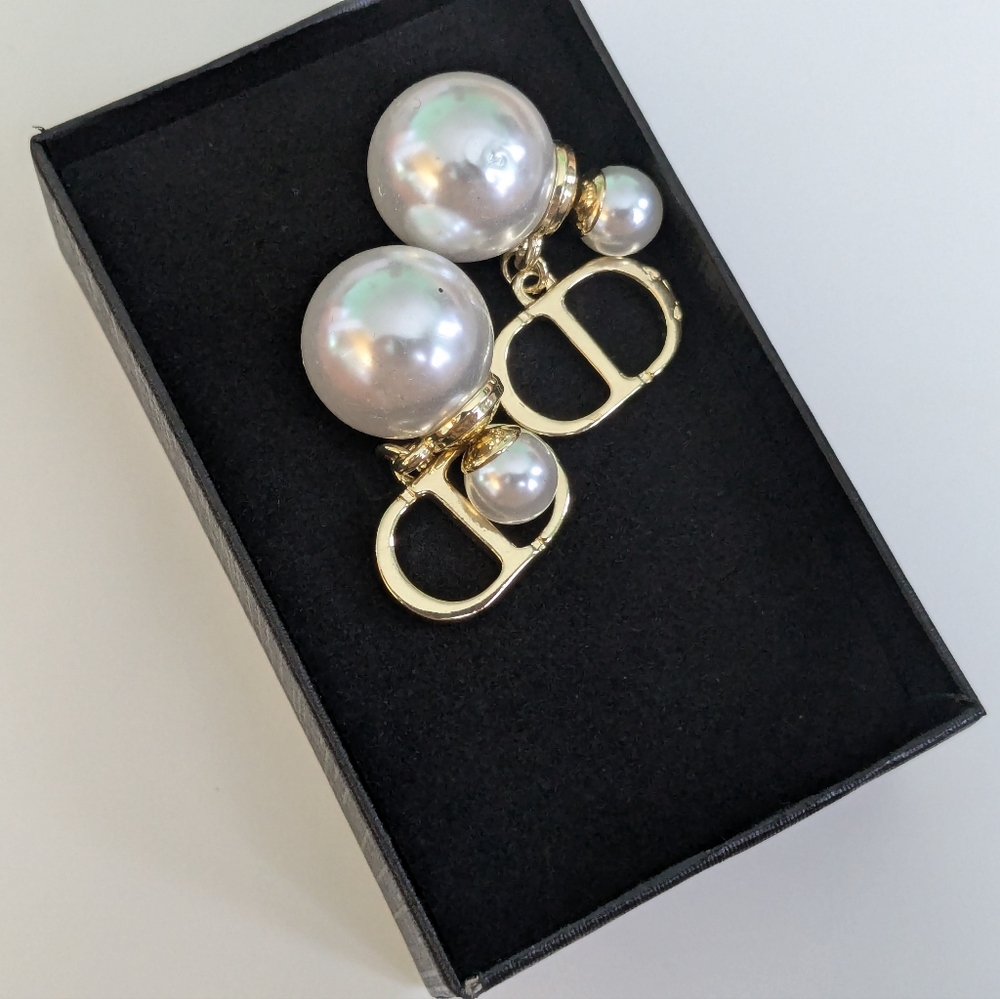 Dior White and Gold Pearl Earrings - Picture 11 of 12